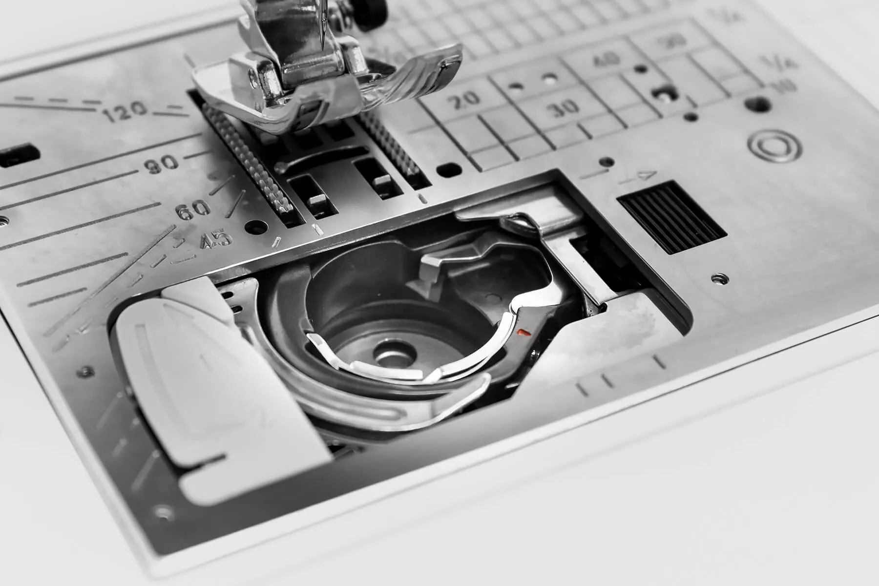 Janome Skyline S9