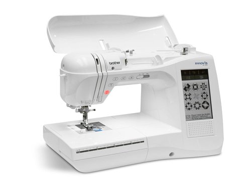 Электронная швейная машина Brother innov-is QC 1000 предназначена для лоскутников и квилтистов и оснащена возможностями, которые обеспечивают максимальный комфорт при трудоемкой работе. Коленный рычаг, необходим при работе с аппликацией, пэчворком и квилтингом, т.к. одновременно двумя руками можно работать с материалом и коленом контролировать прижимную лапку. Увеличенная высота подъёма лапки до 14 мм, позволяет поместить под лапку объемные, толстые слои лоскутного изделия. Электронная швейная машина Brother innov-is QC 1000 предназначена для лоскутников и квилтистов и оснащена возможностями, которые обеспечивают максимальный комфорт при трудоемкой работе. Коленный рычаг, необходим при работе с аппликацией, пэчворком и квилтингом, т.к. одновременно двумя руками можно работать с материалом и коленом контролировать прижимную лапку. Увеличенная высота подъёма лапки до 14 мм, позволяет поместить под лапку объемные, толстые слои лоскутного изделия.